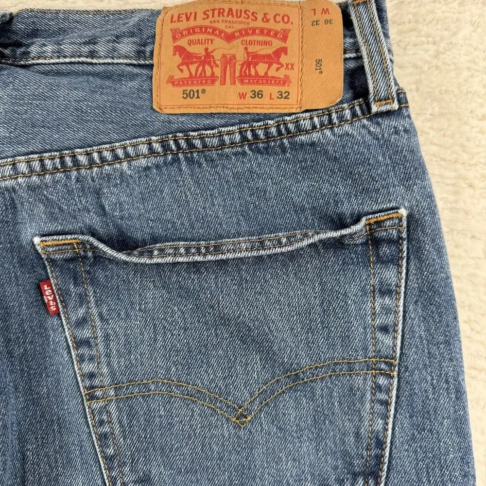 Levis 501 Jeans Men's 36 x 32 Button fly Denim Medium Wash
